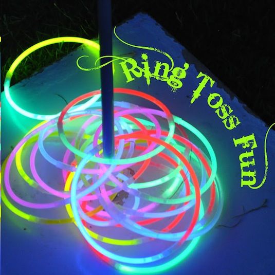Cool-Glow-Stick-Ideas-Glow-Stick-Ring-Toss-1